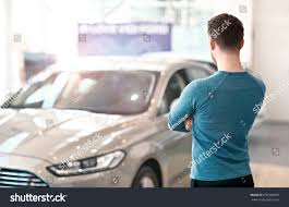 <p>I looked at the car</p>