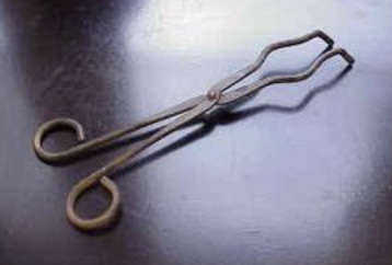 <p>for handling hot crucibles; also used to pick up other hot objects. NOT to be used for picking up beakers!</p>