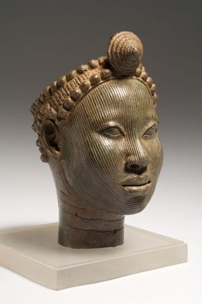 <p>(12th - 15th century)</p><p>Nigeria, Africa</p><p>Ooni or Oni is the ruler</p><p>Ori- word for head; inner head is destiny, outer is being</p>
