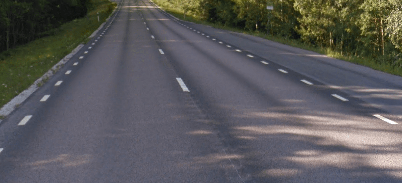 <p>Flat, outside road lines the gaps are larger than the lines</p>