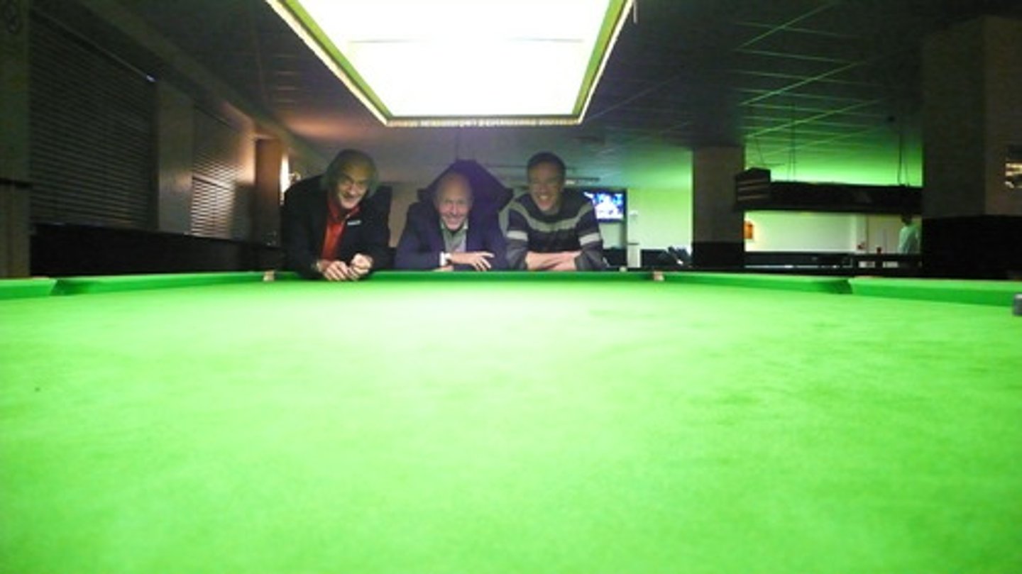 <p>Wool fabric resembling felt (usually green) used on gaming tables.</p>