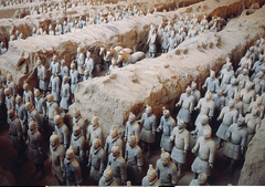 <ul><li><p>A group over 8000 clay soldiers with weapons, wagons, etc. built on Emperor Qin&apos;s order to guard his tomb in the afterlife.</p></li><li><p>China, 210 BCE</p></li></ul>