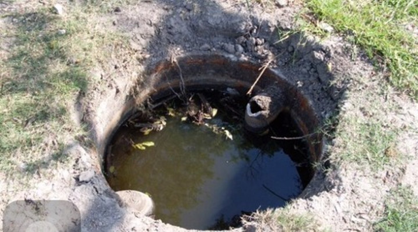 <p>A place where human waste is stored. It was later found that a cesspit was leaking into the Broad Street pump water supply from less than 1m away</p>