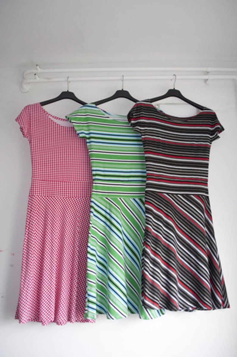 <p>these dresses (aquí)</p>
