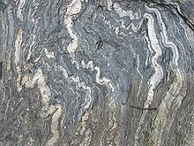 \-the process of partical melting occurs as the temperature and pressure continue to increase, and textural changes become apparent in the rock mass 

\
\-Light-colored and dark-colored minerals separate to form alternating bands where either of these 2 groups dominate; migmatites result from gneiss transformation and have a banded texture