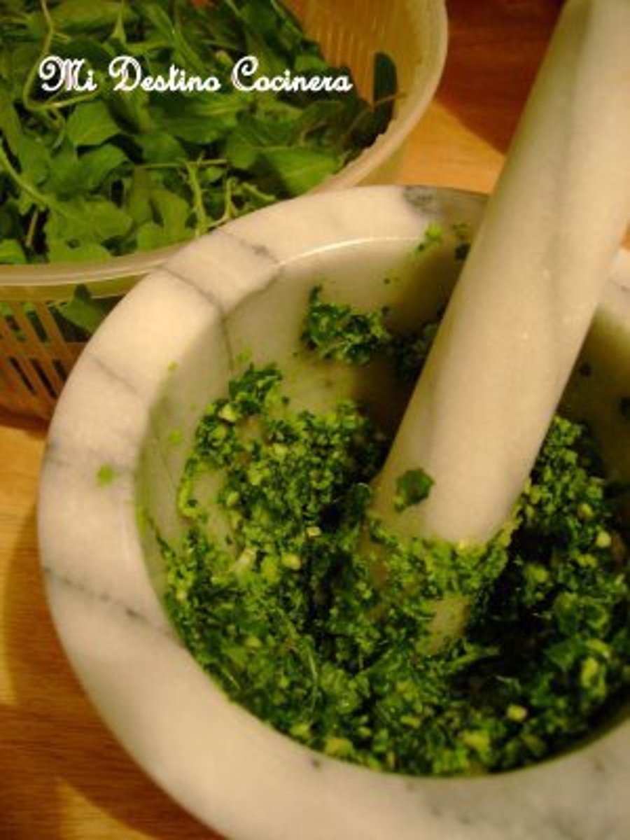 <p>to crush, to mash</p>