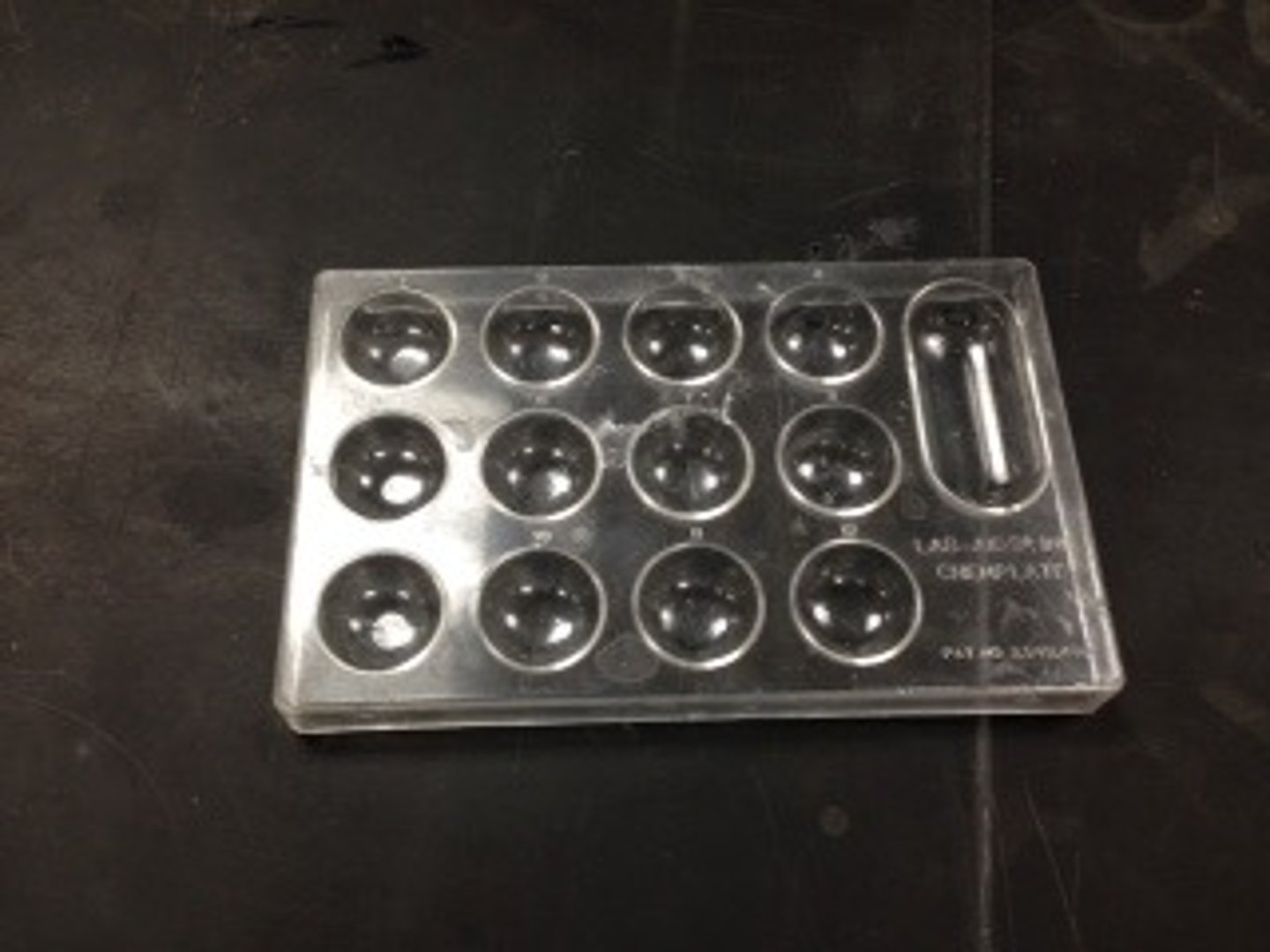 <p>used to observe small amount of substances</p>