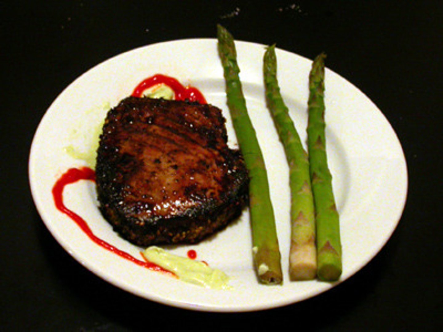 <p>обгорілий, обвуглений(burned and black: charred meat. The charred body of a man was found by police in a burned-out car last night.)</p>