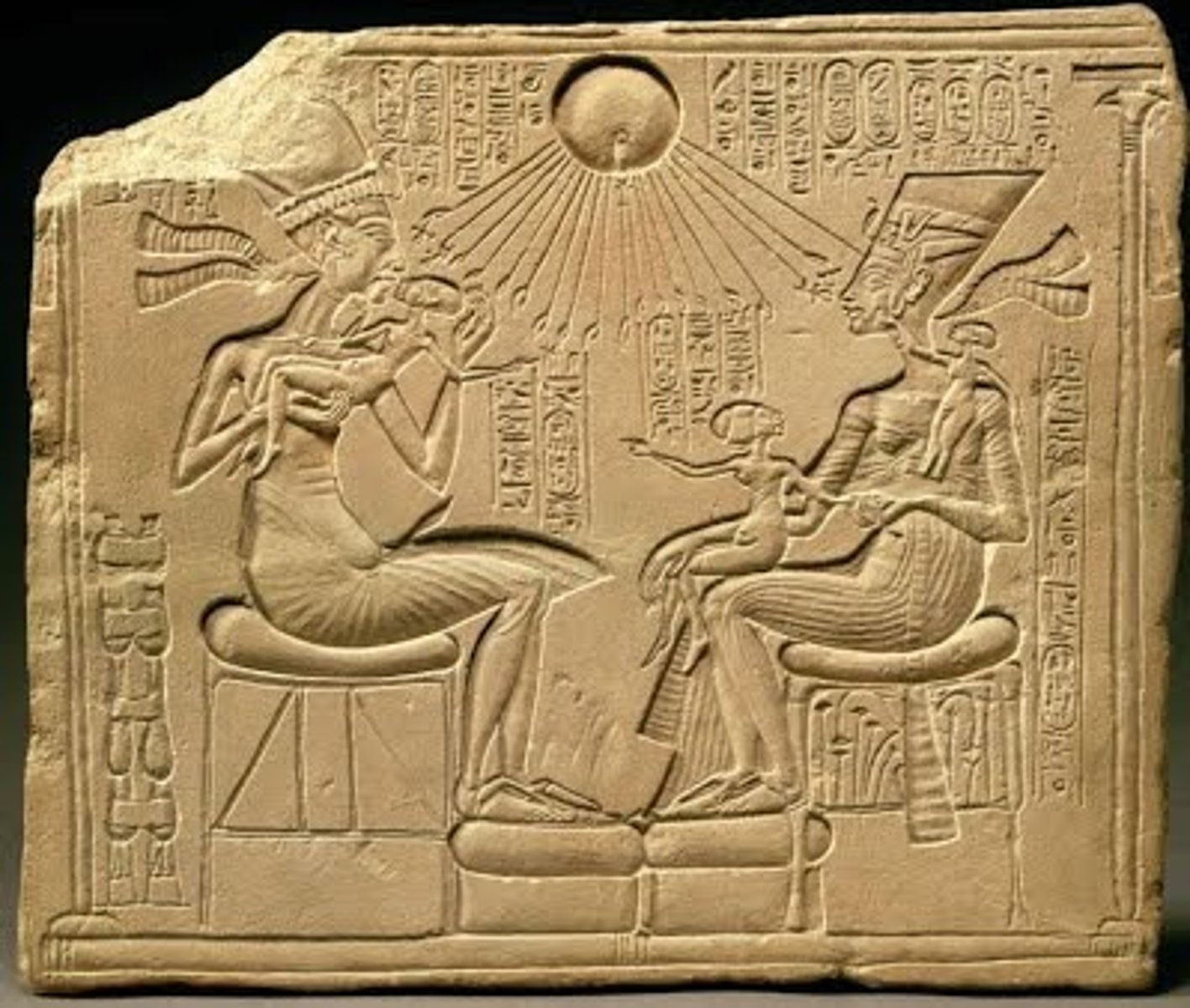 <p>DOC: 1353-1335 BCE</p><p>ROO: Egypt</p><p>M: limestone</p><p>- artwork shows changes to the Egyptian canon: thin figures, androgynous, heavily lidded eyes</p><p>- depicts intimacy between Akhenaten, Nefertiti, daughter</p>