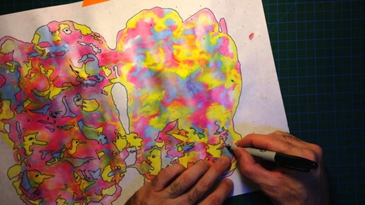 <p>tecnica artistica que consiste en transferir grabados de una superficia otra (type of art with transferring prints of one surface to another)</p>