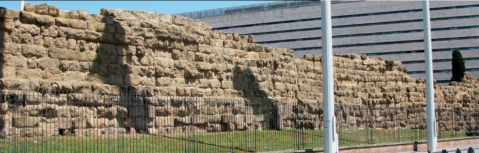 <p>Fig. 2-5A Section of the Servian Walls on the Viale Aventino, Rome, ca. 386–378 BCE, with an arch for catapults, 87 BCE (during time of the Social Wars)</p>
