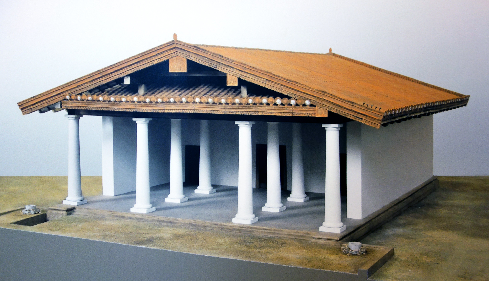 <ol><li><p>Made off models by Vitruvius</p></li><li><p>Dedicated to Etruscan Athena</p></li><li><p>There is an influence from Greek with columns</p><ol><li><p>Has unique etruscan capital</p></li></ol></li><li><p>510-500 B.C.E.</p></li></ol><p></p>