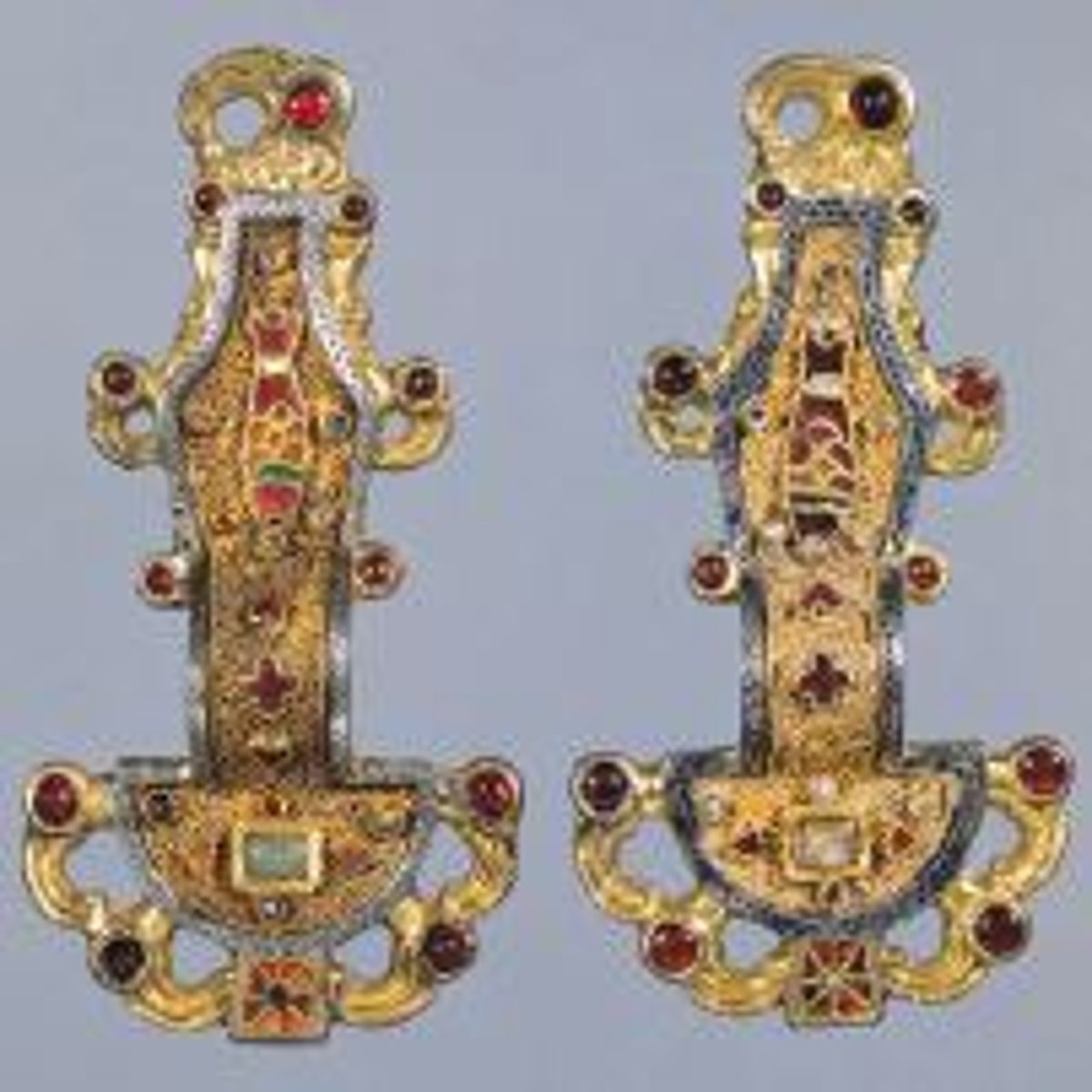 <p>Early medieval Europe.</p><p>Mid-sixthcenturyCE.</p><p>Silvergiltworkedinfiligree,with inlays of garnets and other stones.</p>