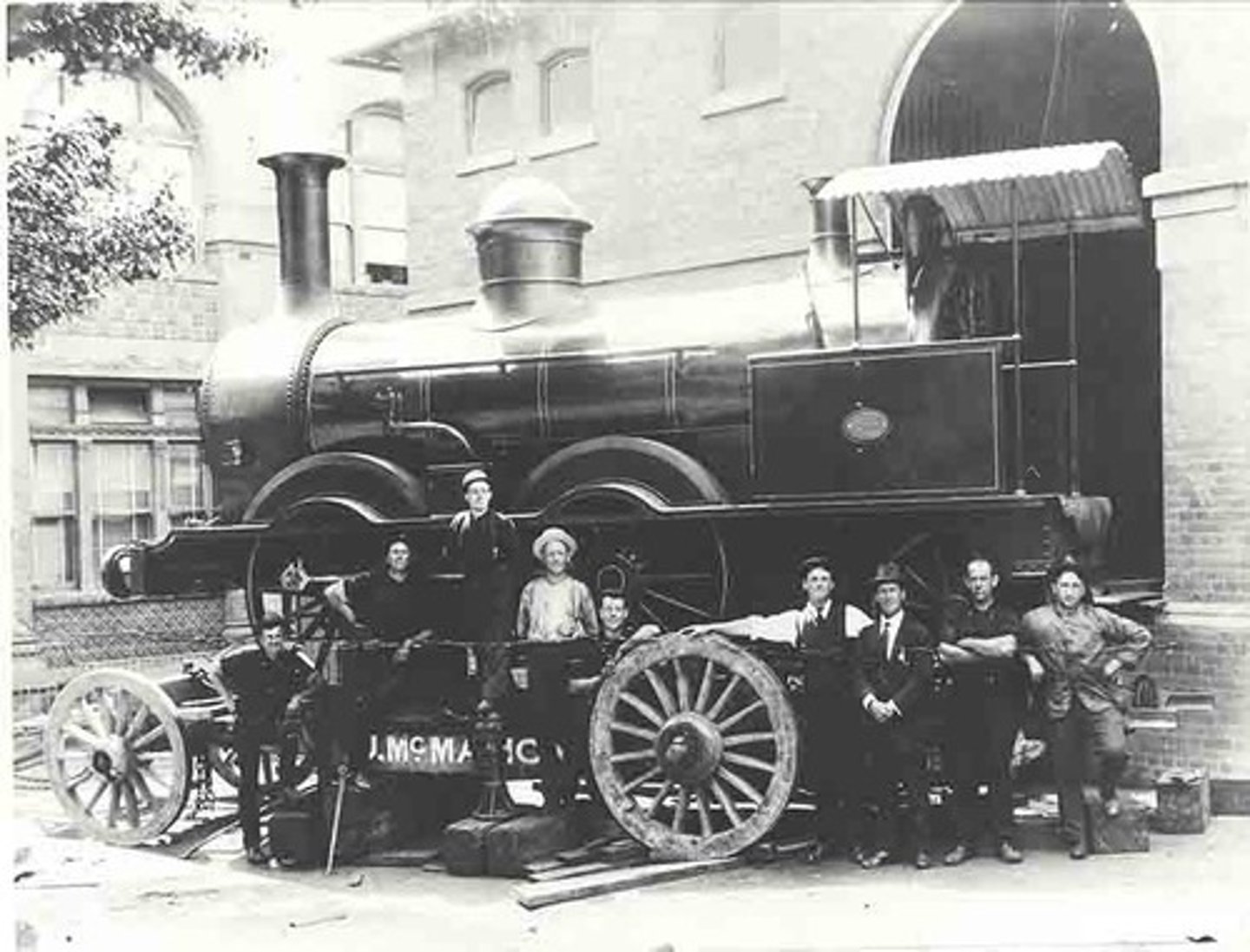 <p>Improved the steam engine</p>
