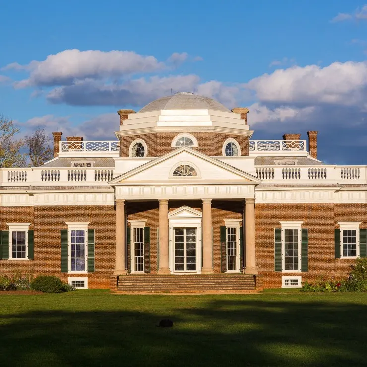 <ul><li><p><strong>ID Info:</strong> Thomas Jefferson, 1768-1809, brick and wood, Virginia, USA.</p></li><li><p><strong>Content:</strong> A neoclassical mansion influenced by Palladian architecture, designed by Jefferson.</p></li><li><p><strong>Function:</strong> Jefferson's home, reflecting Enlightenment ideals and classical influences.</p></li><li><p><strong>Context:</strong> Jefferson admired Roman and Renaissance architecture and wanted Monticello to embody democratic ideals.</p></li><li><p><strong>Form:</strong> Symmetrical design, classical columns, domed roof, and geometric balance.</p></li></ul><p></p>