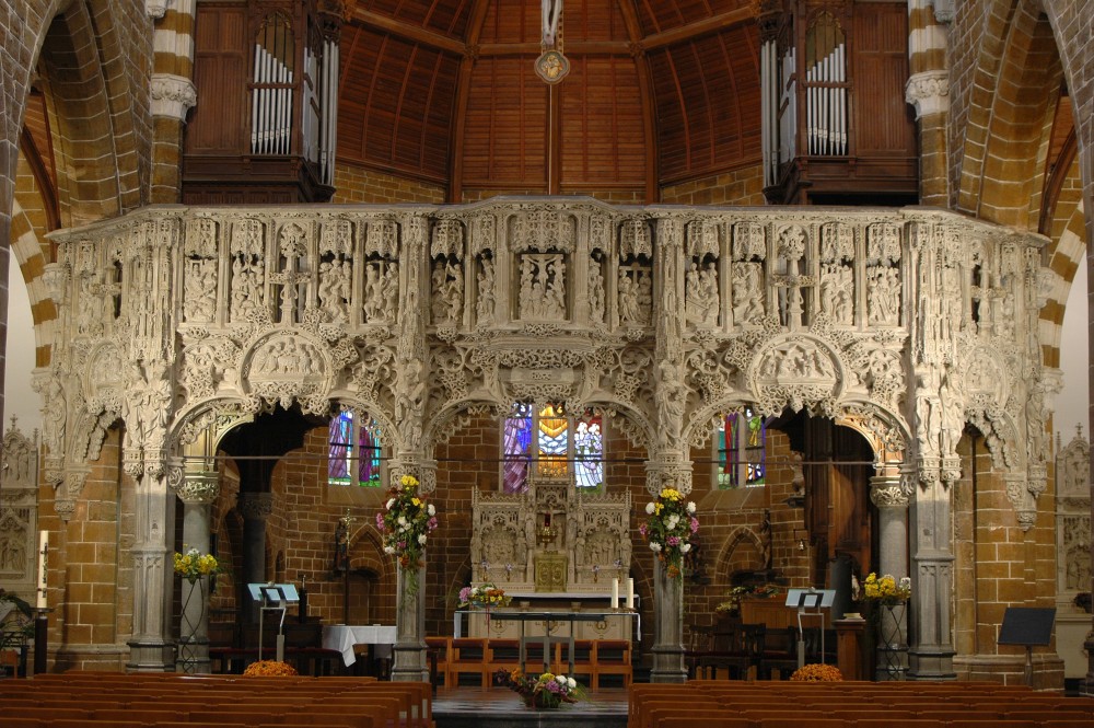 <p>gemetselde of houten afscheiding<span> tussen het </span>koor<span> en het </span>schip<span> van een kerk</span></p>