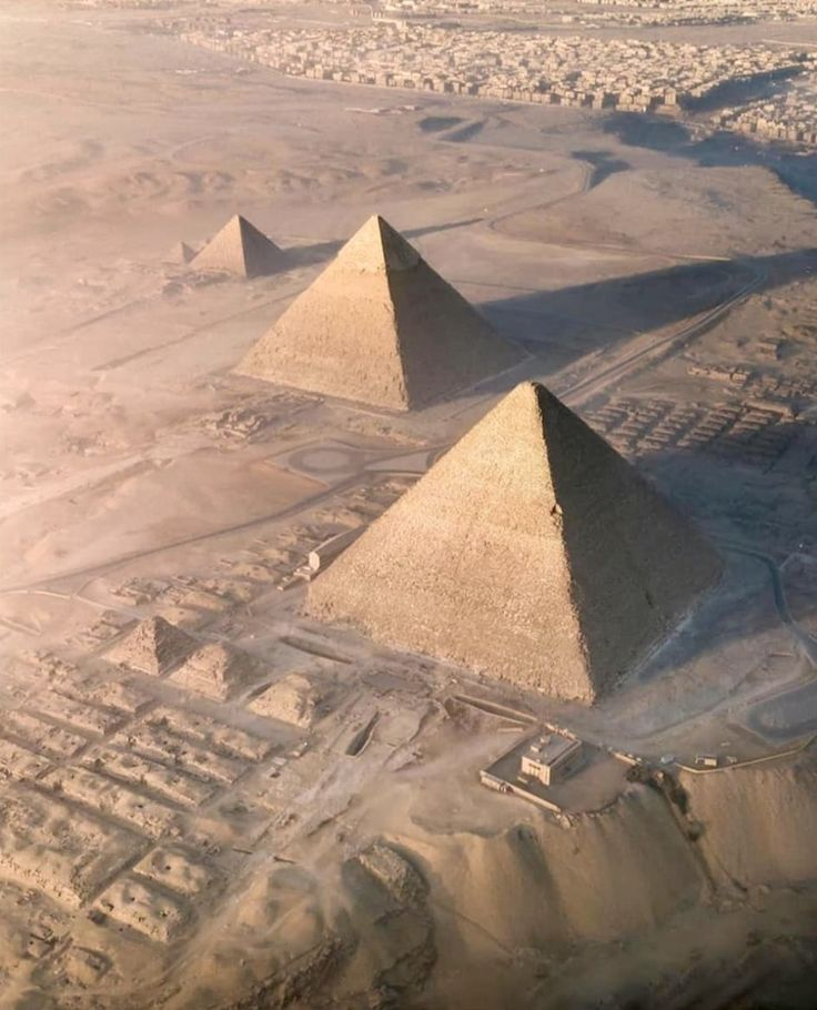 <ol start="17"><li><p>Great Pyramids (Menkaura, Khafre, Khufu)</p></li></ol><p></p>