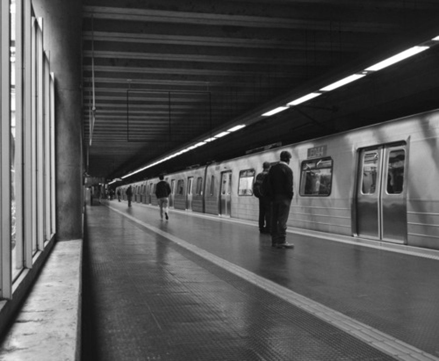 <p>metro station</p>