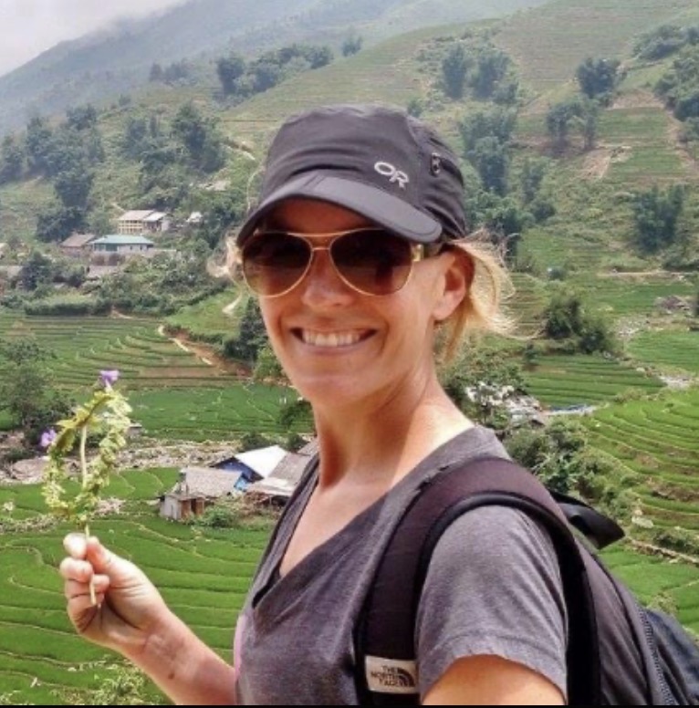 <p><em>My favorite teacher is Mrs Gauna</em></p>