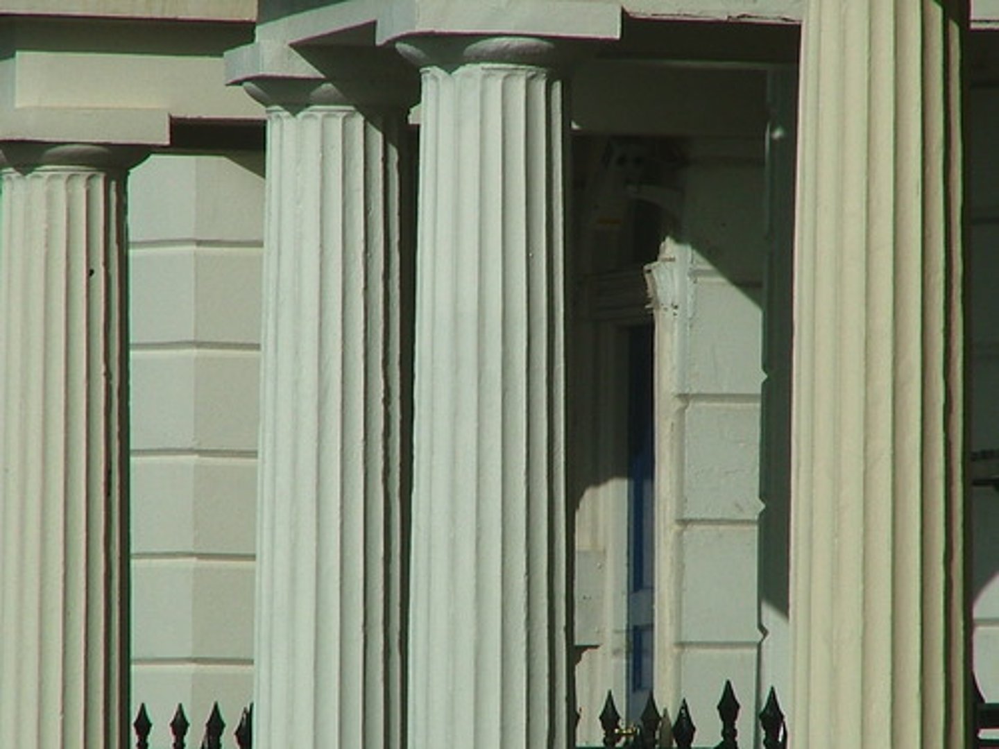 <p>In architecture, evenly spaced, rounded parallel vertical grooves incised on shafts of columns or on columnar elements such as pilasters.</p>