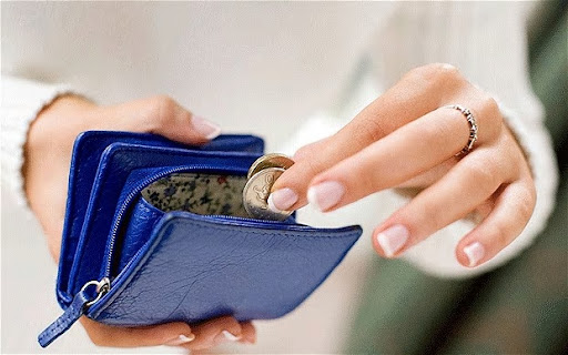 <p>Se permettre d’acheter/S’offrir/Se payer/Avoir les moyens d’acheter</p>