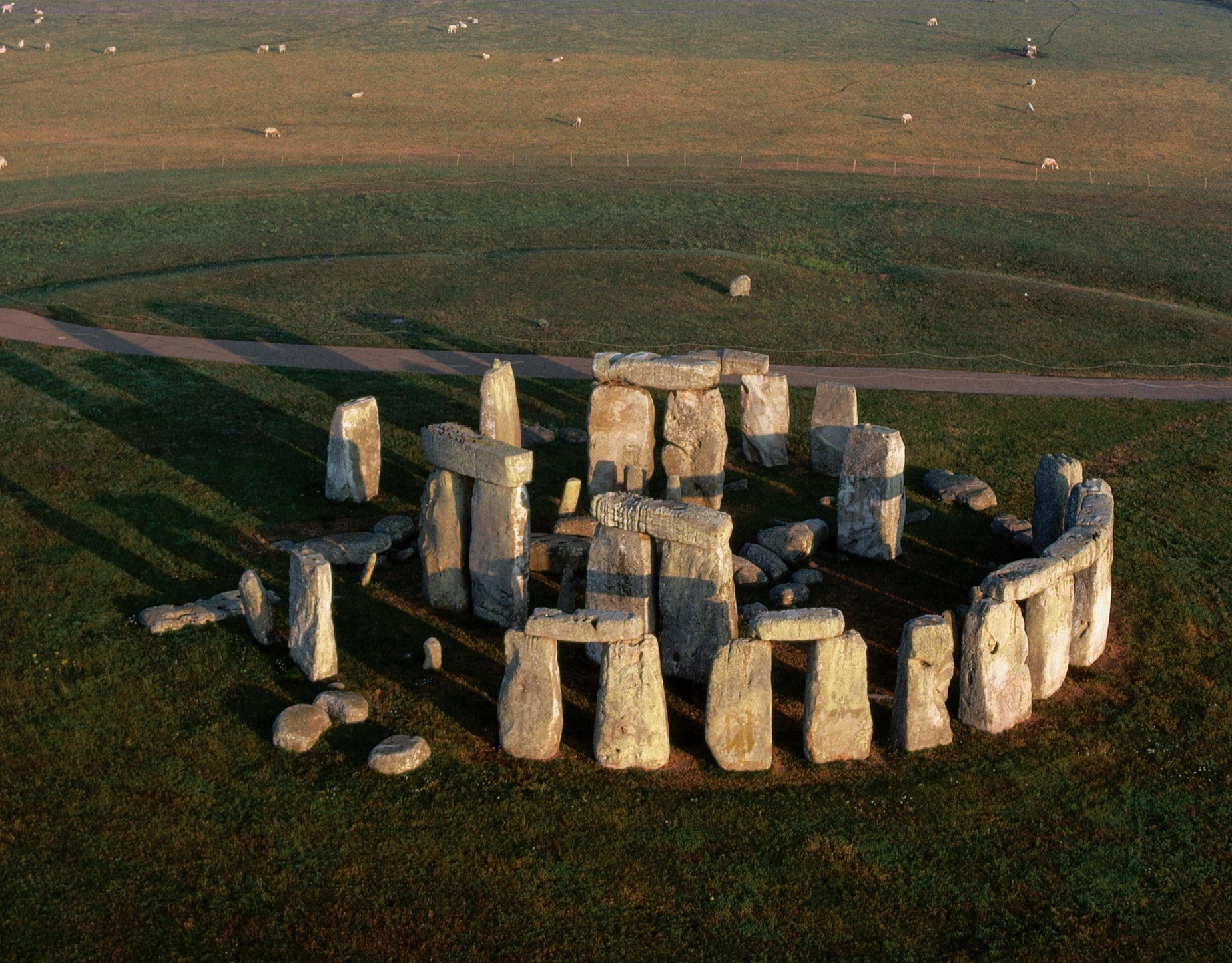 <p><strong>Stonehenge</strong></p>