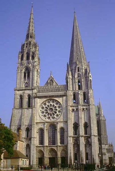 <p>France c. 1194-1220; West façade begun c. 1134<br>Cathedral rebuilt after fire in 1194; Towers have different types of roof because they were built at different times, and the goal was to get them to reach as high as possible; Gothic art</p>