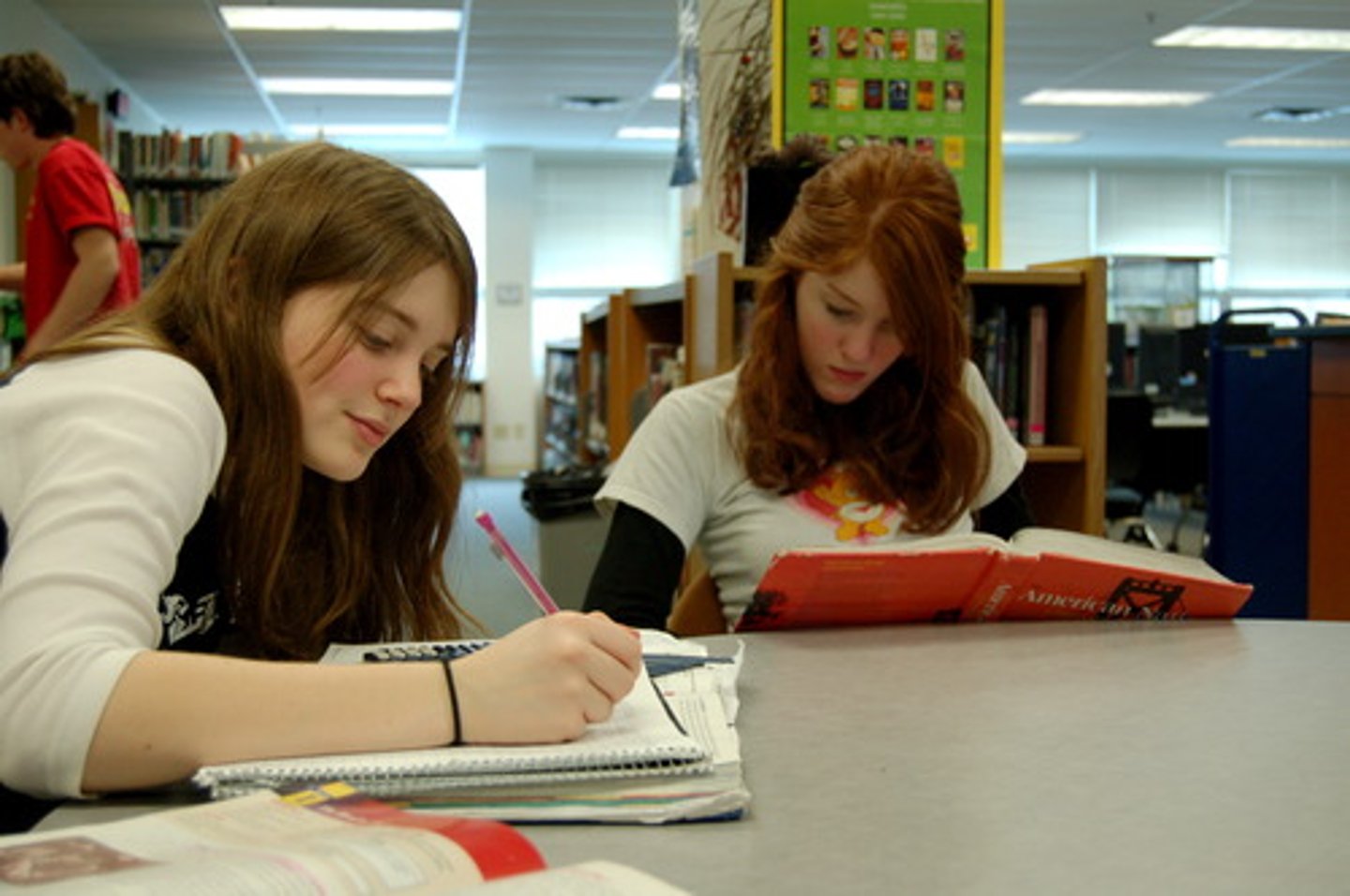 <p>They are going to study</p>