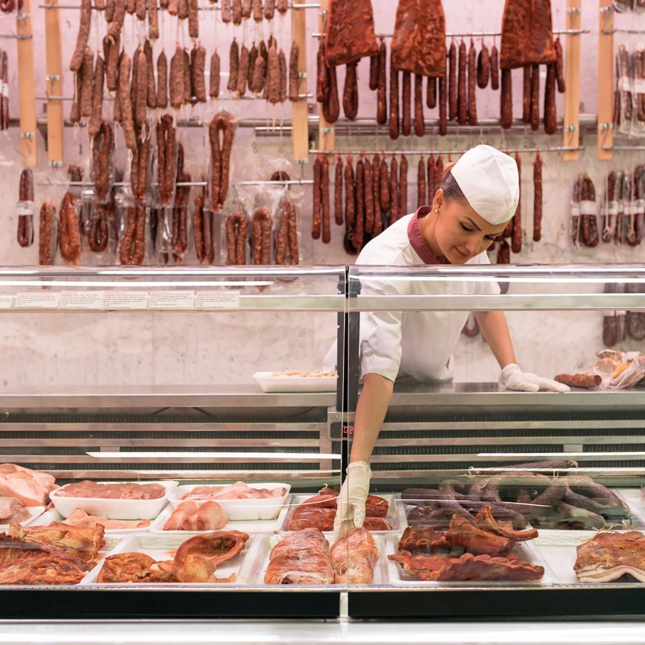 <p>Butcher (n)</p>