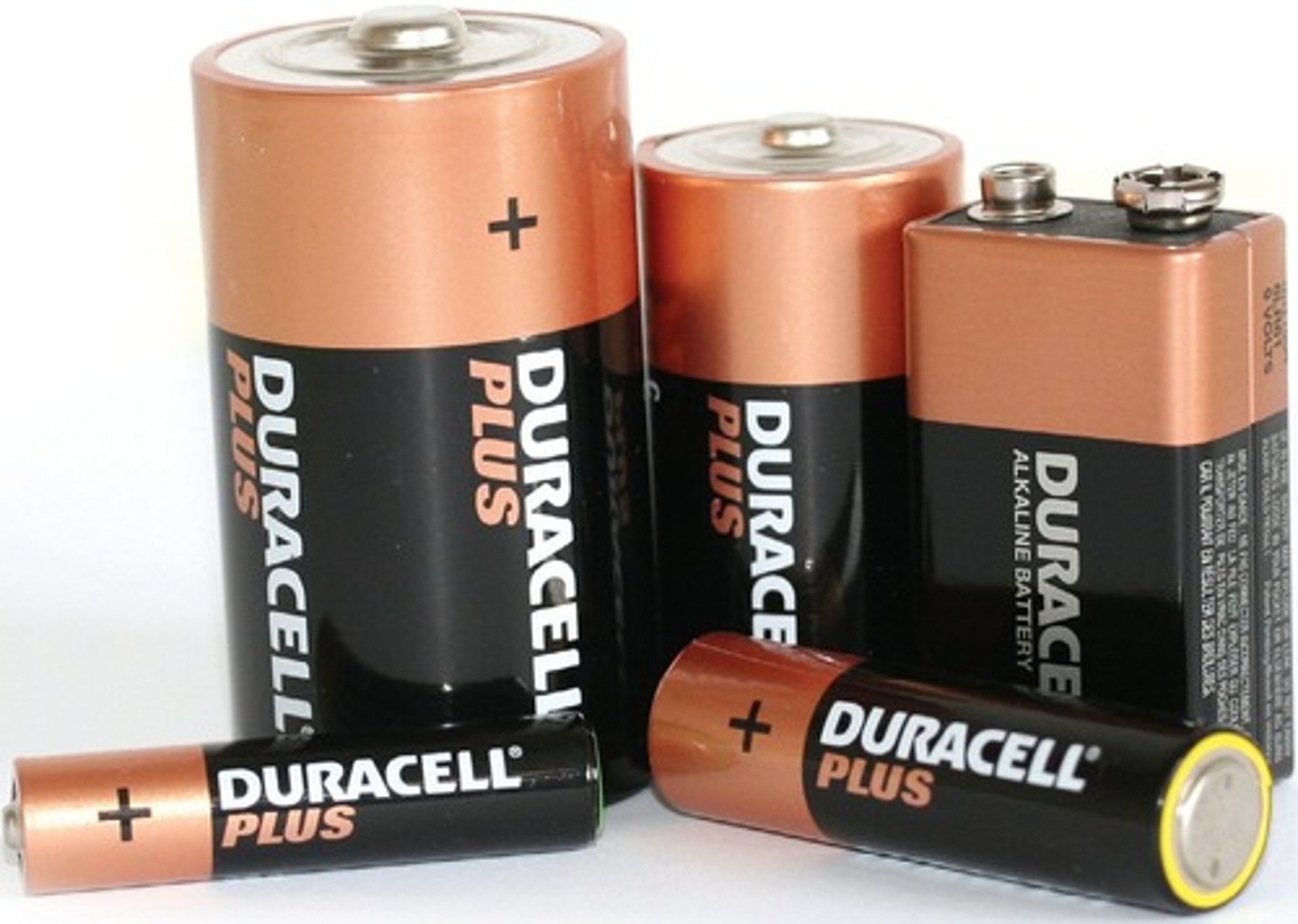 <p>Acidic or alkaline, anode = zinc and cathode = manganese oxide. Hold charge a long time, and good for emergency use</p>