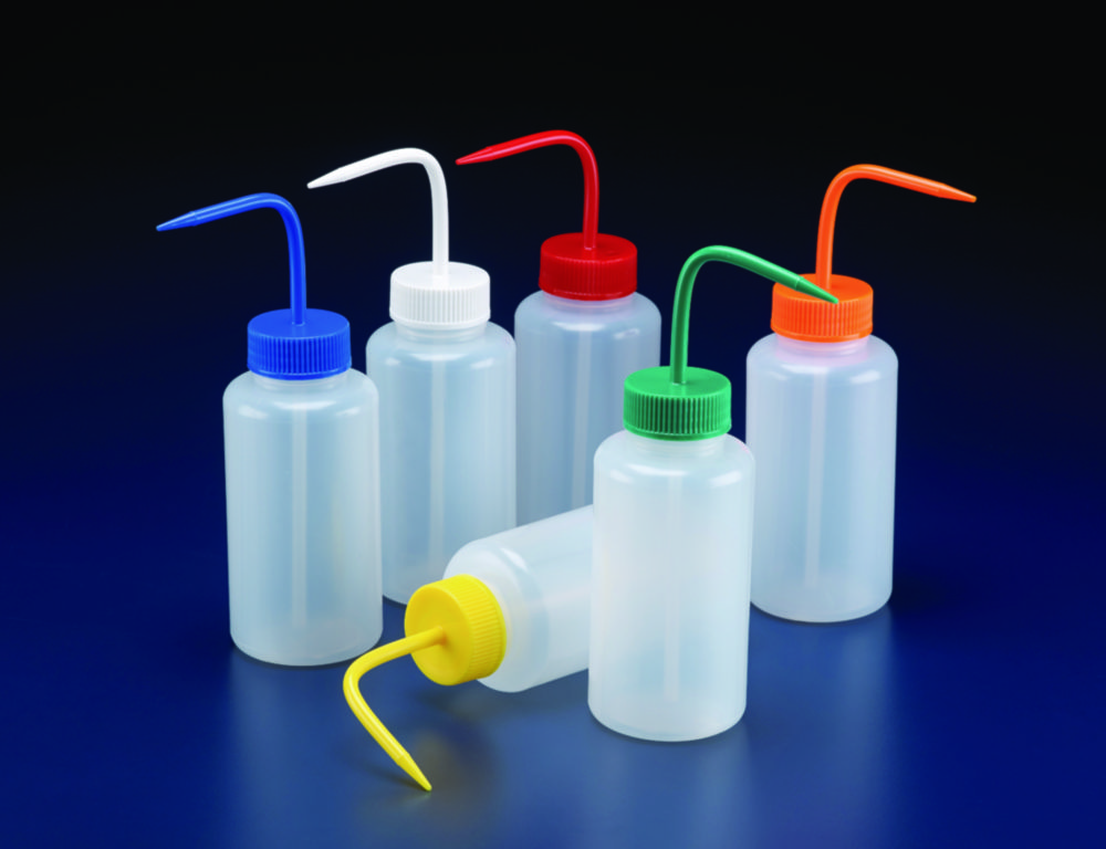 <p>a squeeze bottle with a nozzle, <mark data-color="yellow"><em>used to rinse various pieces of laboratory glassware</em></mark>, such as test tubes and round bottom flasks</p>