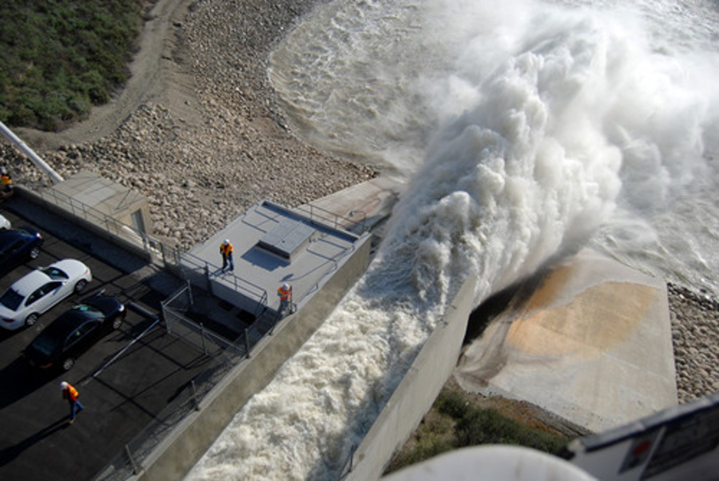 <p>Discharge of waste water from washing tanks on ship tankers</p>