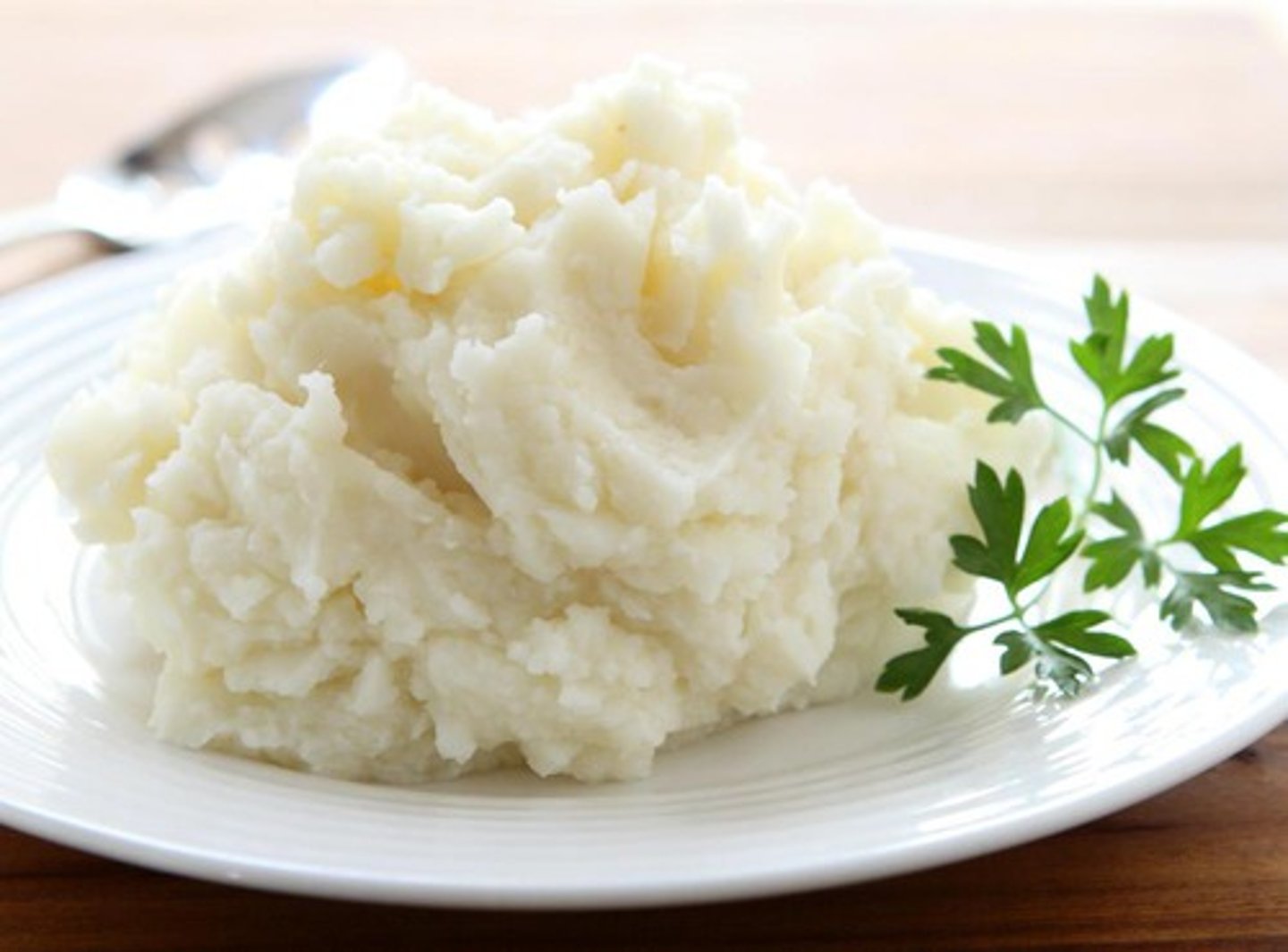 <p>Homestyle mashed potatoes with skins and slightly lumpy. Choice of brown or white gravy.</p><p>Loaded: butter sour cream cheese bacon</p>