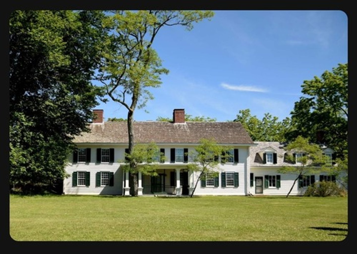 <p>a large area of land or property: bất động sản, khu đất</p>