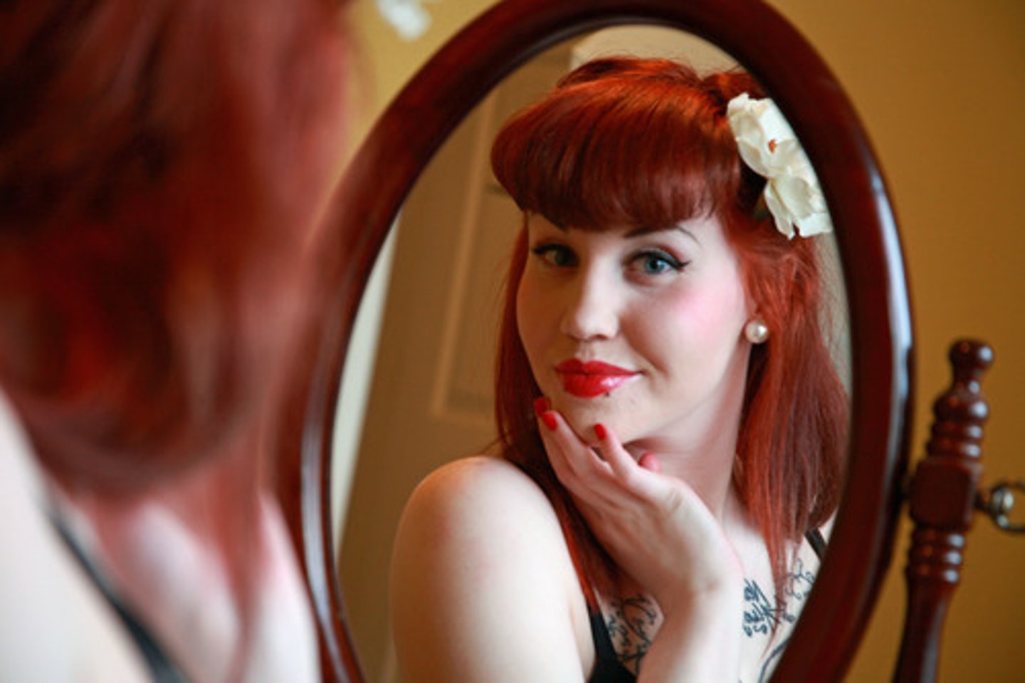 <p>chỉ đề ý và quan tâm bản thân</p>