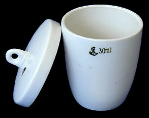 <p><span>Made of porcelain; used to heat small amounts of solid substances that are being heated strongly at high temperatures</span></p>