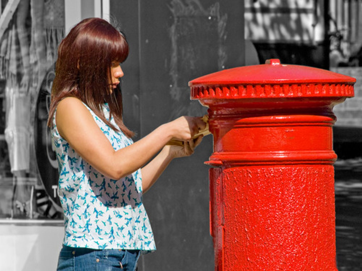 <p>to put (a letter) in</p>