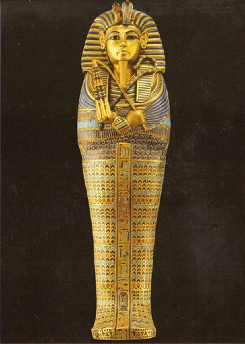 <p>(New Kingdom, c. 1323 BCE. Gold with inlay of enamel and semiprecious stones)</p><p>Content: Coffin of boy-king Tutankhamun; holds crook and flail (symbols of kingship); idealized youthful features.</p><p>Form: Solid gold coffin with inlay; luxurious craftsmanship; stylized but lifelike face.</p><p>Function: Funerary object ensuring king’s safe passage into afterlife; reflected wealth of pharaohs.</p><p>Context: Discovered intact by Howard Carter in 1922; gave unprecedented insight into Egyptian burial practices; Tutankhamun himself was a relatively minor pharaoh.</p>