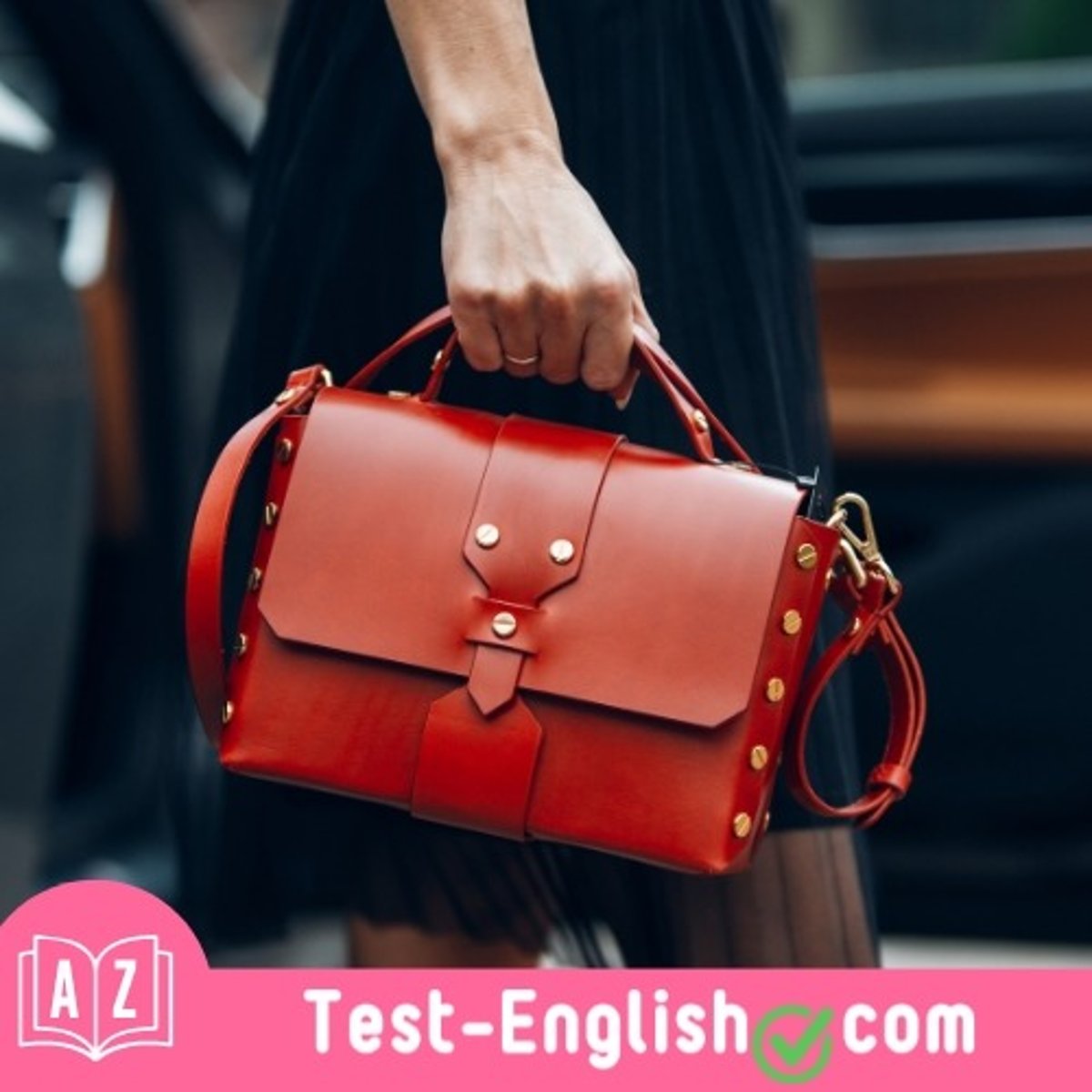 <p>She carried her personal things in a small _____.</p>