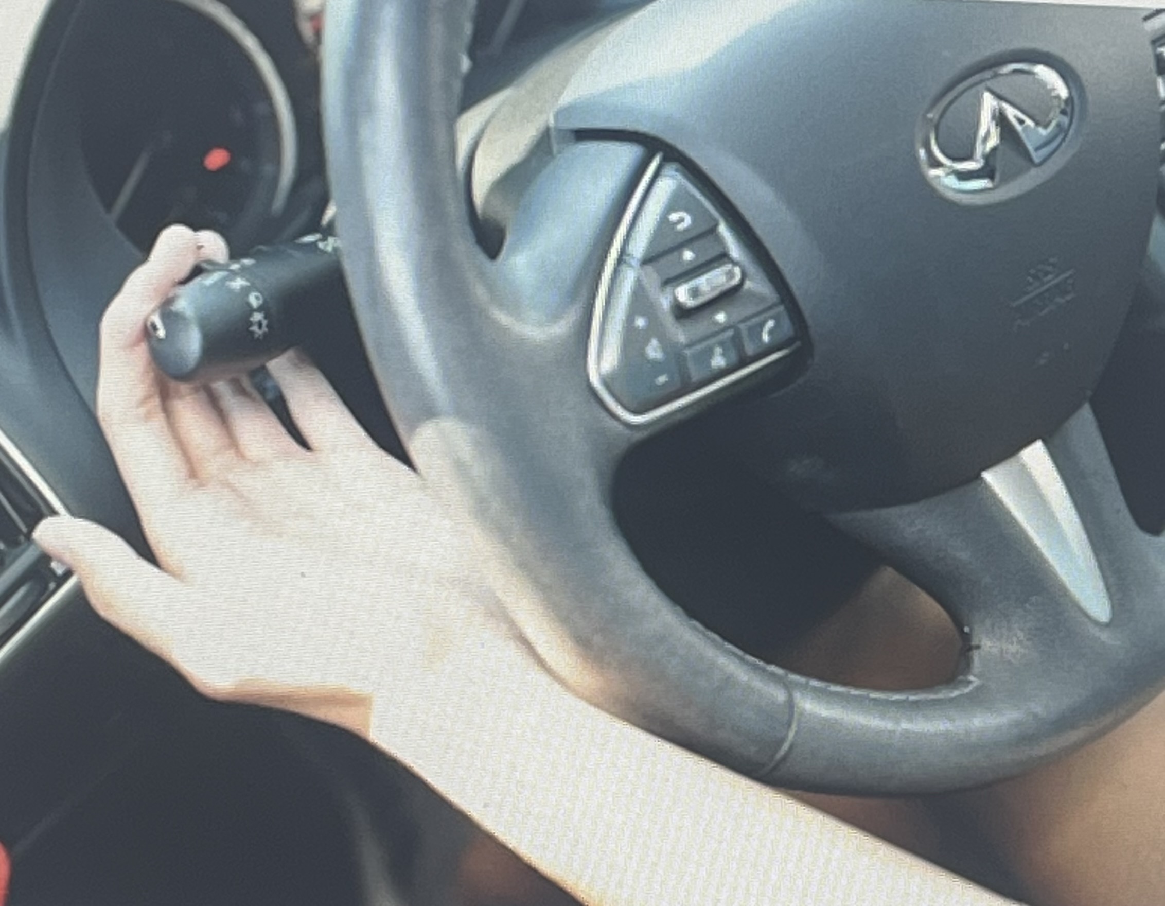<ul><li><p>Location: left side of steering column</p></li><li><p>Function: indicate a turn.</p></li><li><p>Can be operated only with fingertips</p></li></ul>