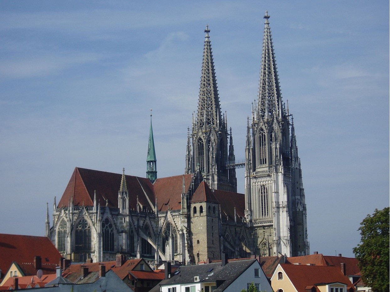 <p>Stavba započata v roce 1250, toto důležité centrum má jádro ze 14. století, ale chybí mu věnec kaplí kolem presbytáře. </p>