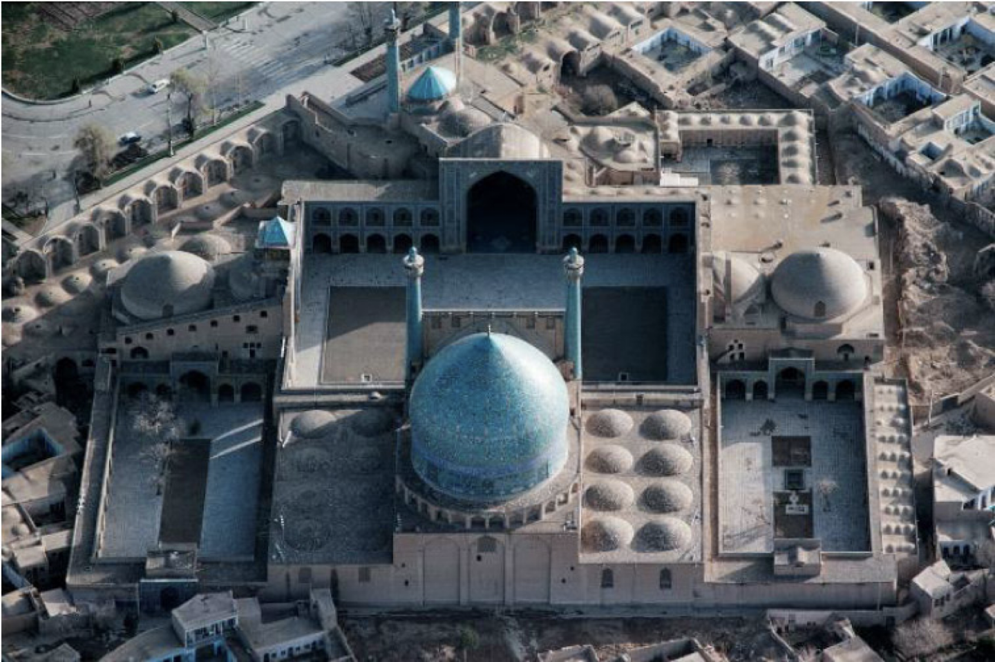 <p>name the mosque and style </p>