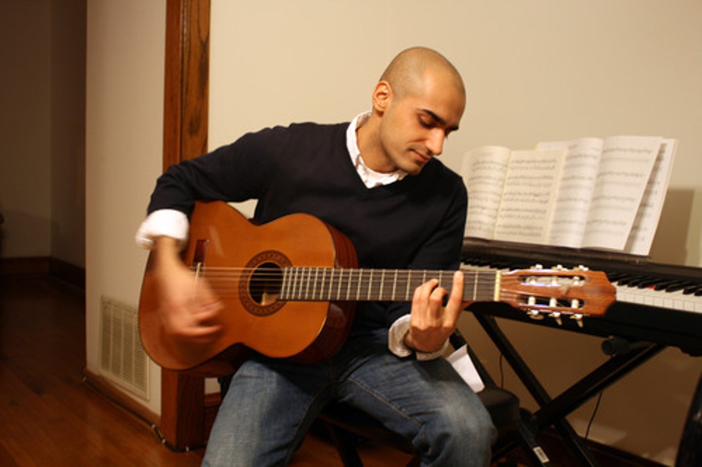 <p>to play... (a musical instrument)</p>