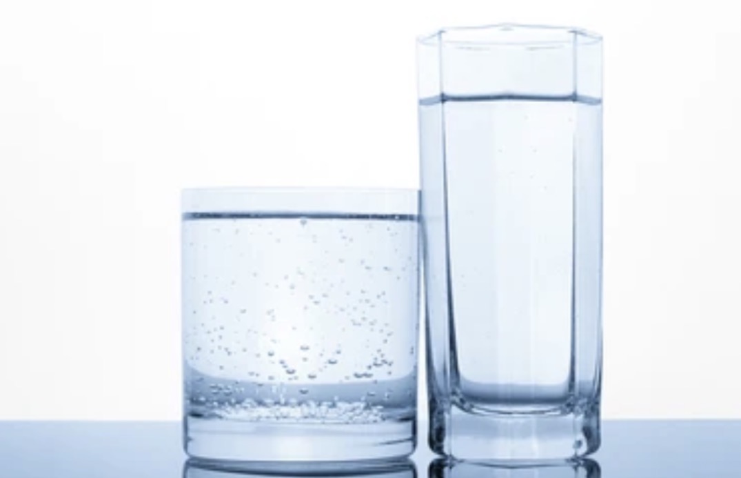 <p>Children begin to use symbols and language to represent the world but still struggle with logical reasoning. This phase is characterised by egocentrism and a lack of conservation leading them to judge quantity based on physical appearance</p>