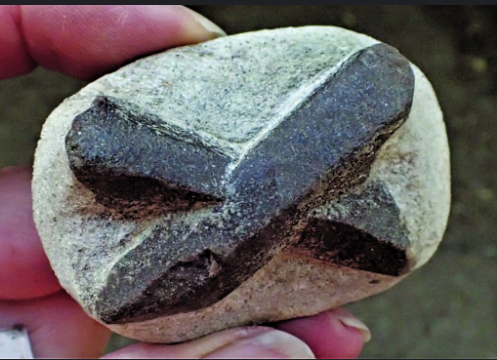 <p>Staurolite</p>