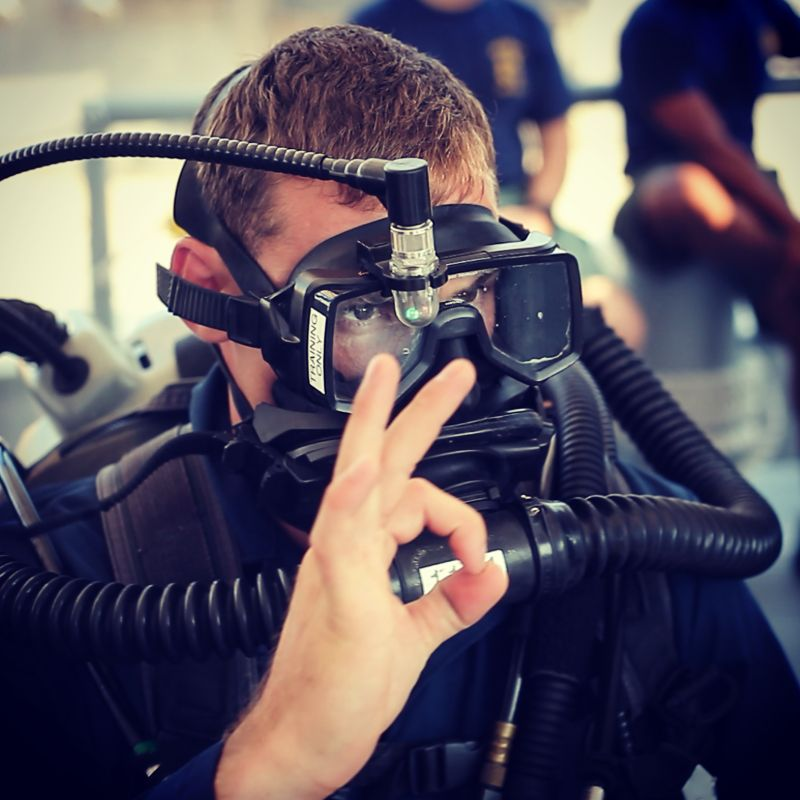 <p><span>No bubbles, CO2 is recycled, capable of diving to 300 ft of seawater&nbsp;</span></p><p></p>