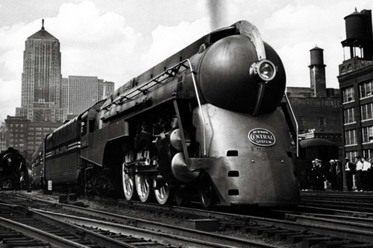 <p>New York Central Railroad 1938 <br>Streamlining body<br>Central axis<br>interiors were designed by dreyfuss<br>overall form, benches, ceiling</p>