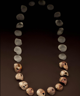 <p>What is this? Where is it from? (C_ <em> - </em>M <em>- - - - - -   , Fr - - - - ) </em></p>