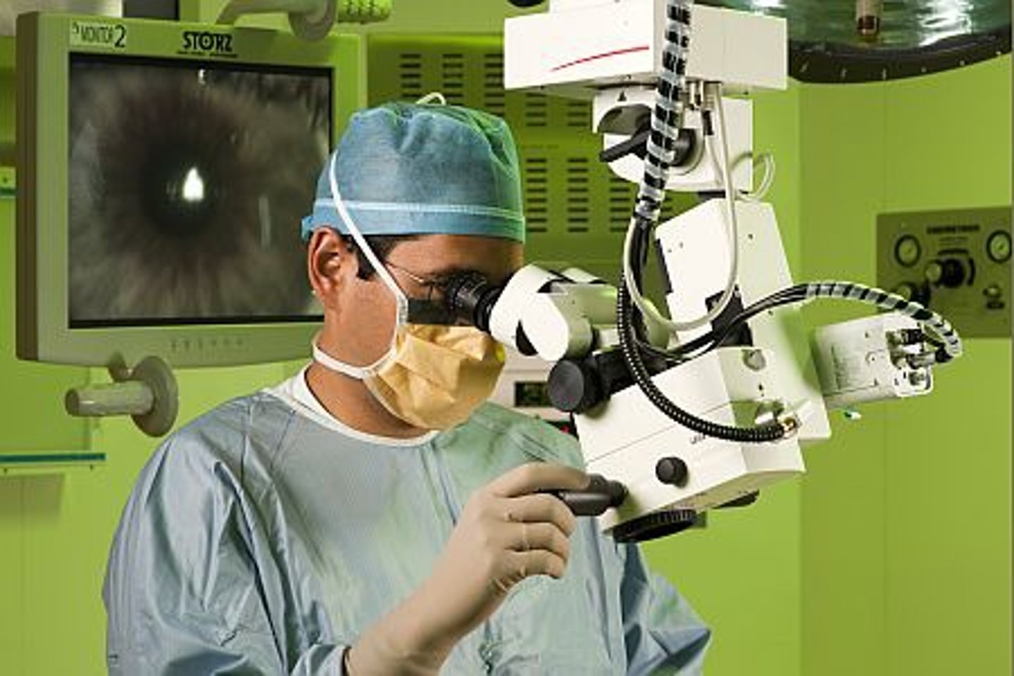 <p>ophthalmologist</p>