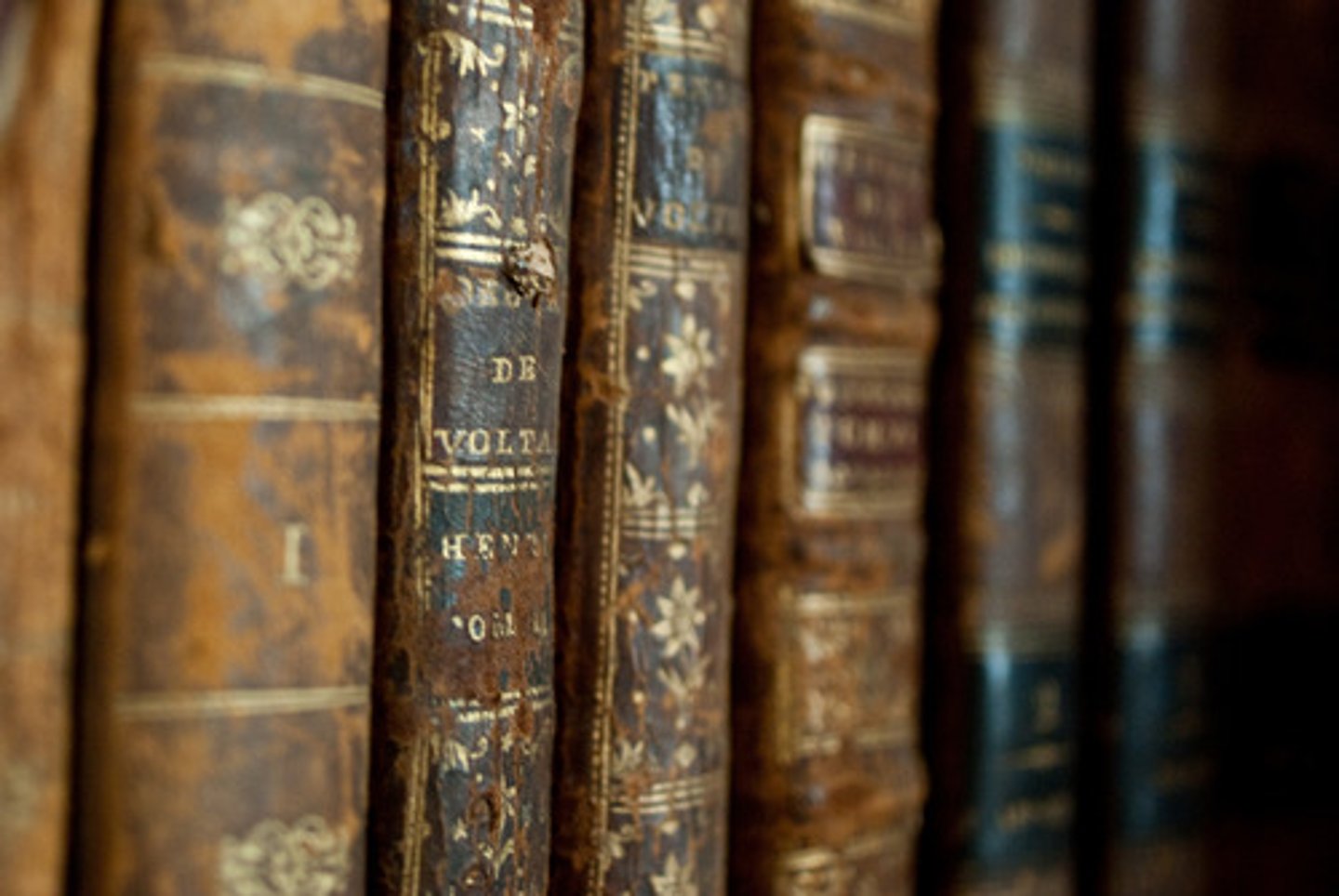 <p>A philosophical movement which started in Europe in the 1700's and spread to the colonies. It emphasized reason and the scientific method. Writers of the enlightenment tended to focus on government, ethics, and science, rather than on imagination, emotions, or religion. Many members of the Enlightenment rejected traditional religious beliefs in favor of Deism, which holds that the world is run by natural laws without the direct intervention of God.</p>